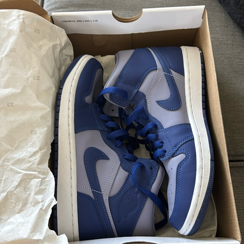 Jordan 1 mid